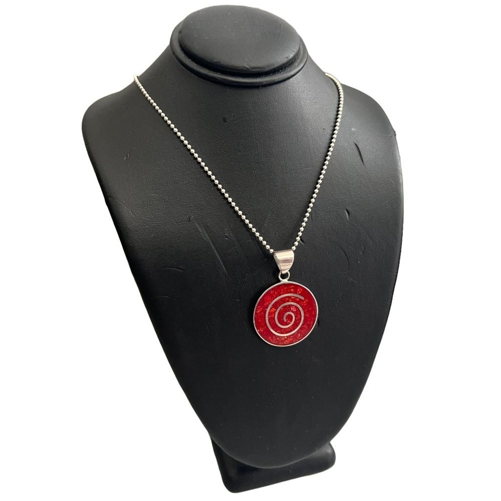 Red Stone Small Radial White Line Circle Pendant Sterling Silver GUC